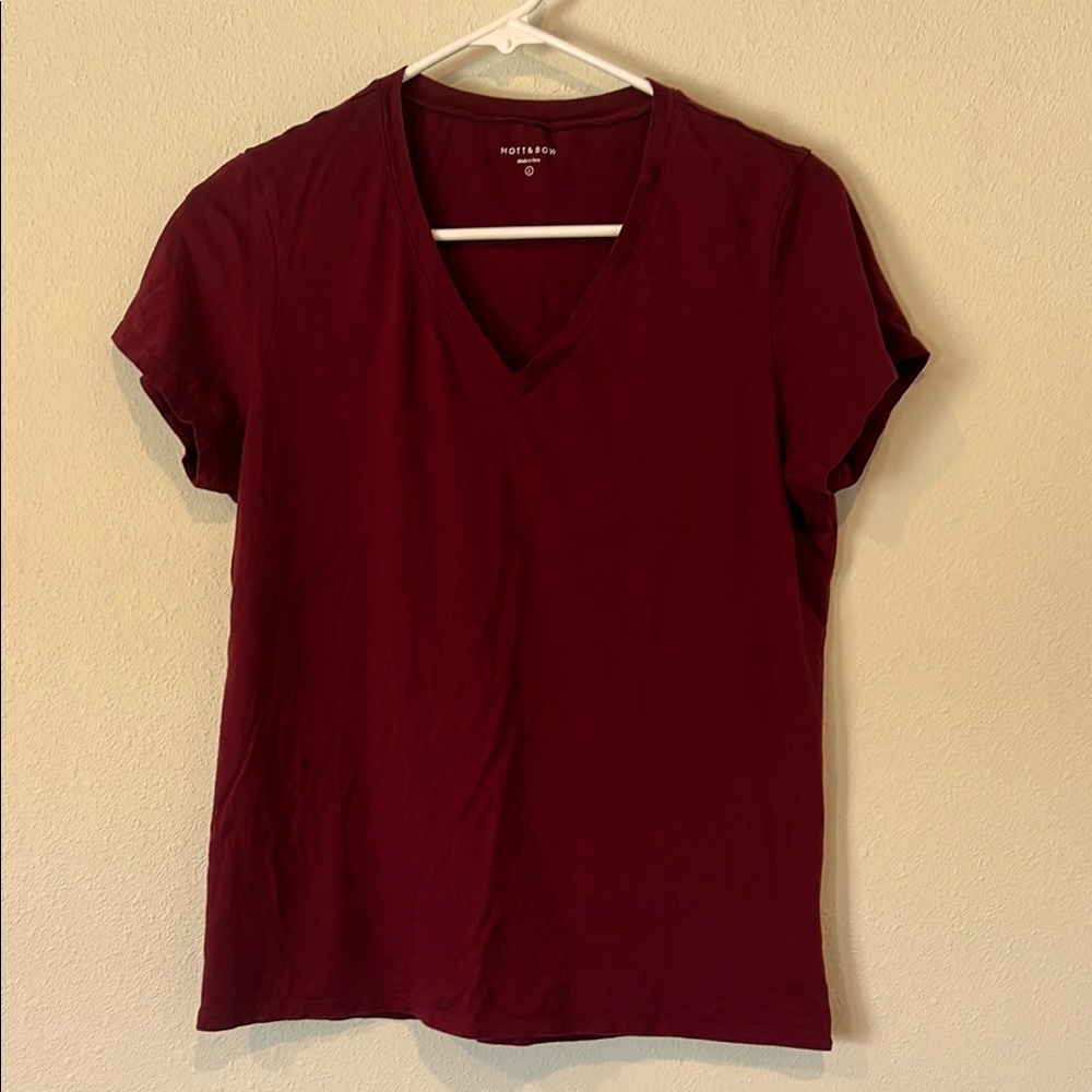 MOTT & BOW Women's Burgundy V-Neck Top
